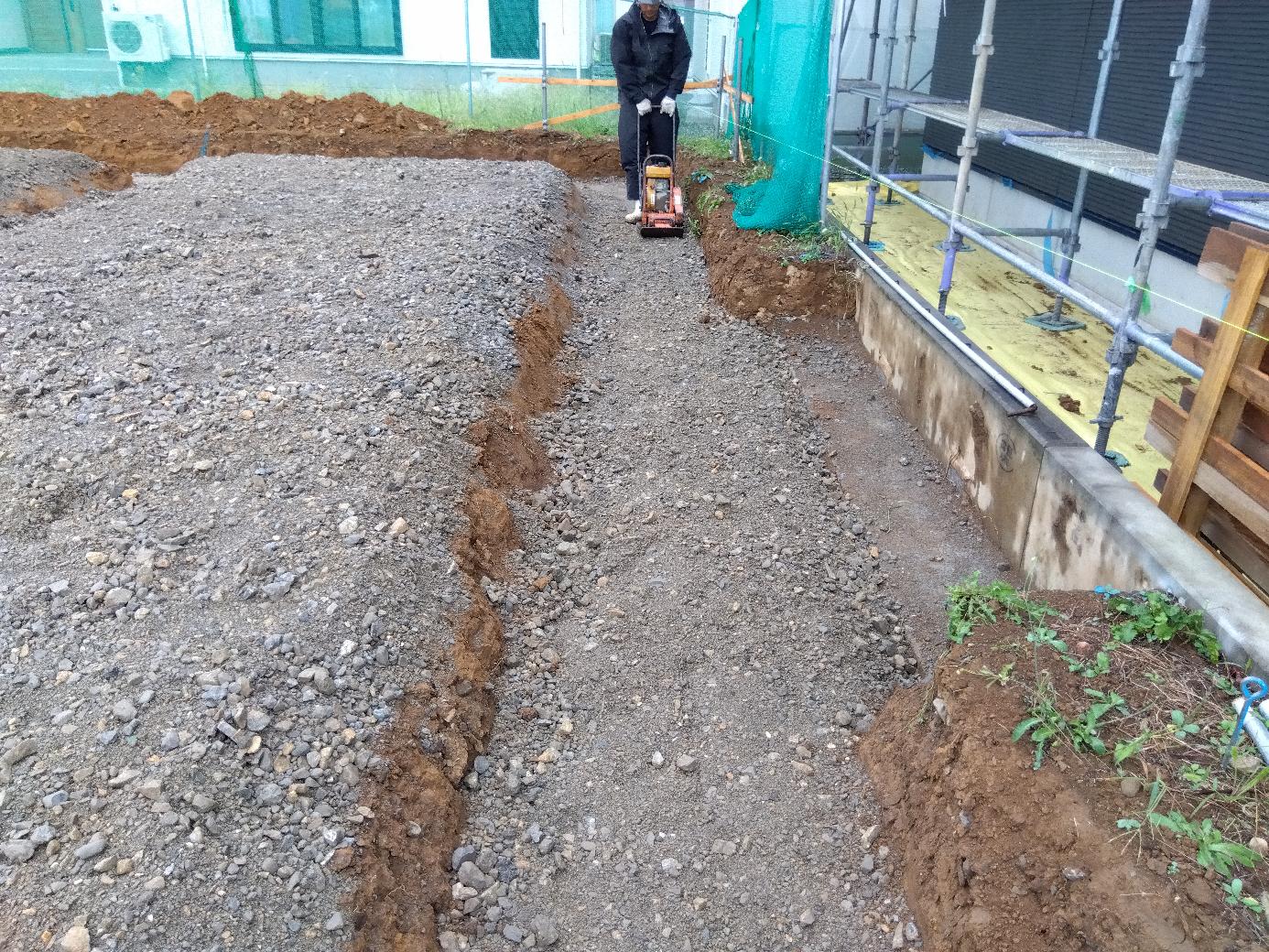 機械による転圧作業の様子